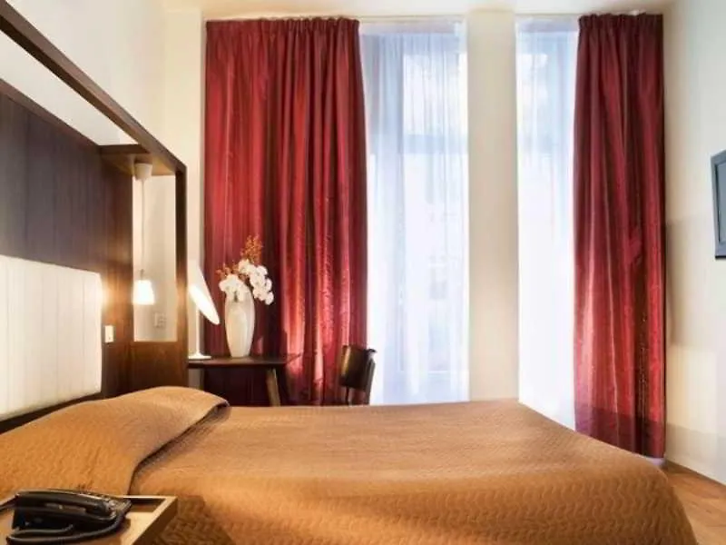 Avalon Hotel Paris 3*,